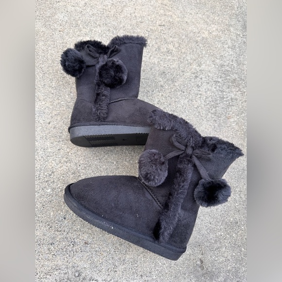Lucita kids pom pom black slip on boots - Picture 2 of 4